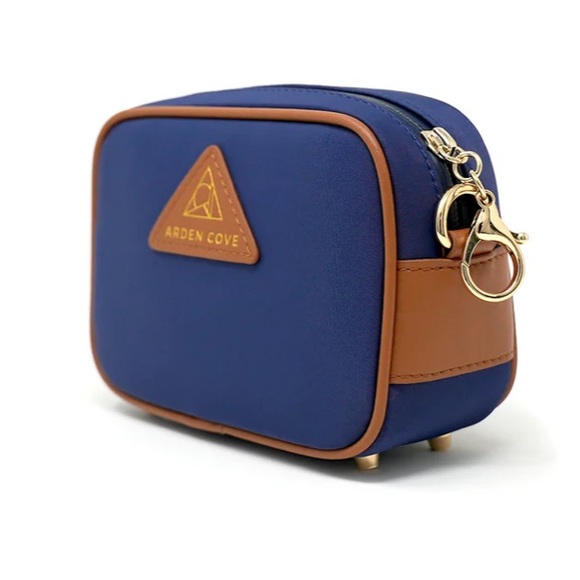 Anti-theft Crissy Mini Crossbody is the perfect travel bag - used only twice! - Picture 2 of 4
